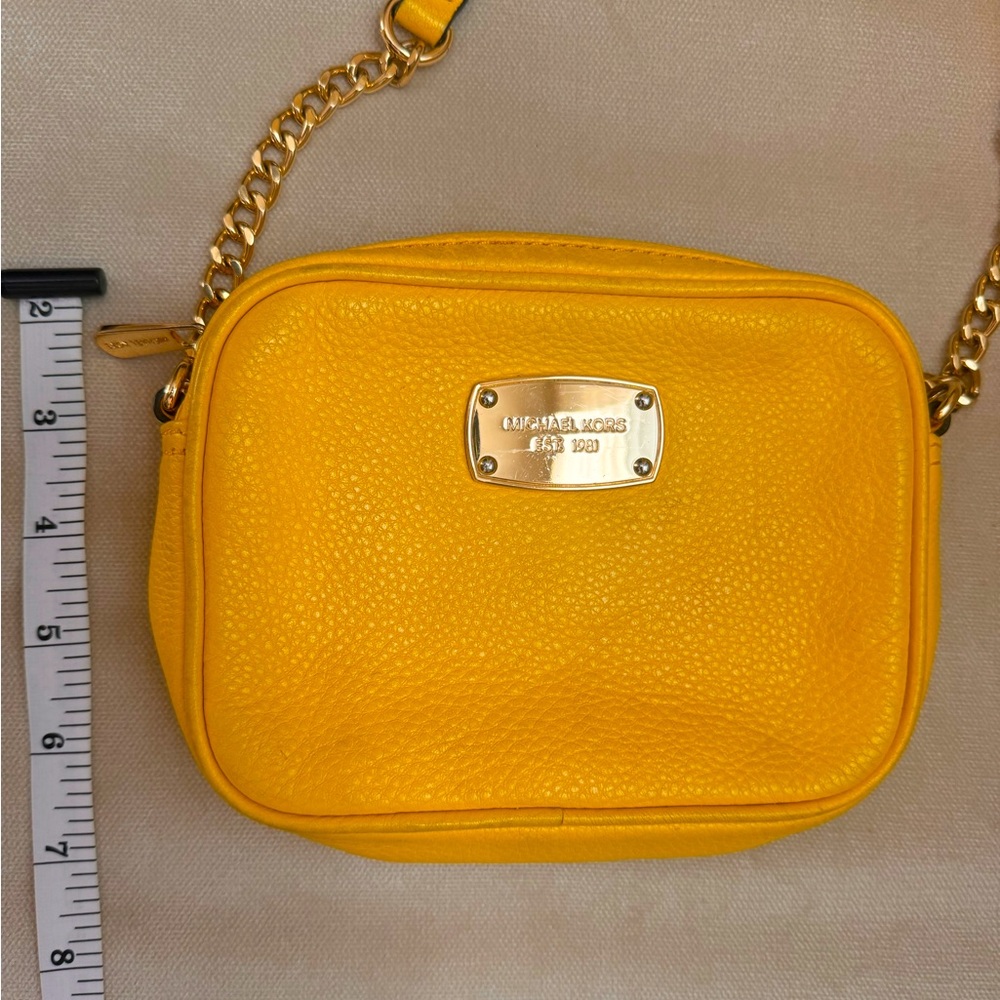 Michael Kors purse/Crossbody. Leather.